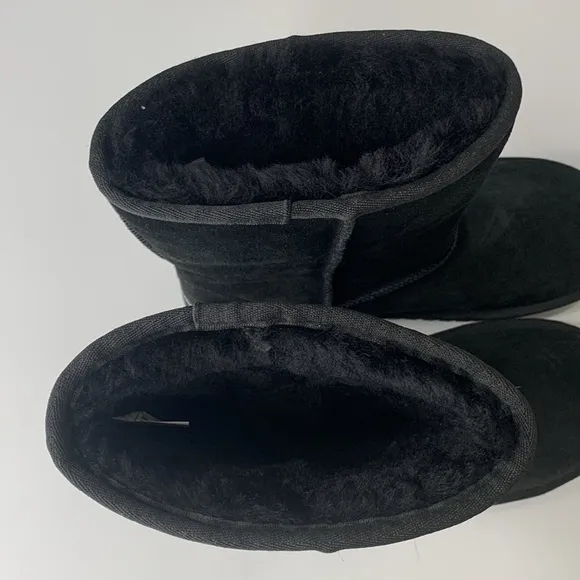 Koolaberra by UGG black suede shearling lined boots