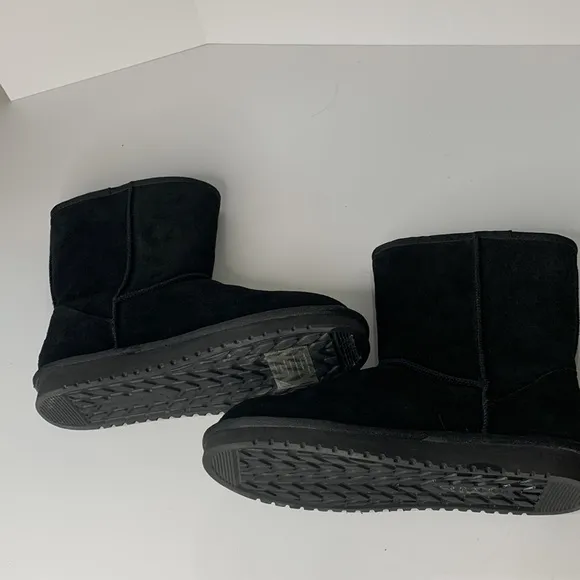 Koolaberra by UGG black suede shearling lined boots