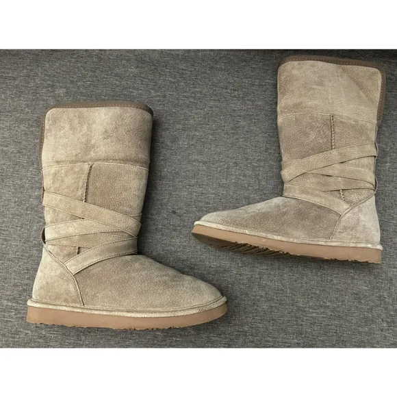 LAMO Tan Shearling lined Womens Suede Boots Size 9.5