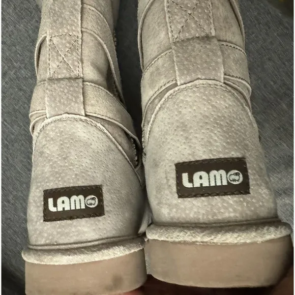 LAMO Tan Shearling lined Womens Suede Boots Size 9.5