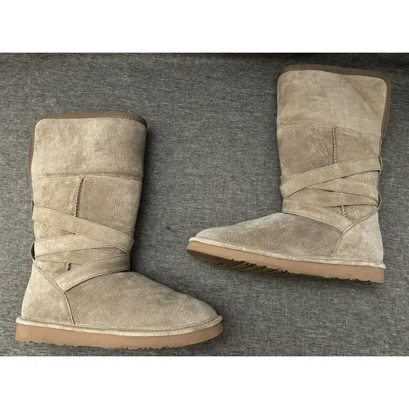 LAMO Tan Shearling lined Womens Suede Boots Size 9.5