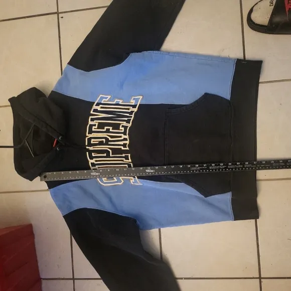 LARGE- SUPREME paneled arc hooded sweatshirt FW19 &quot;UNC&quot; COLORWAY... Has been pro