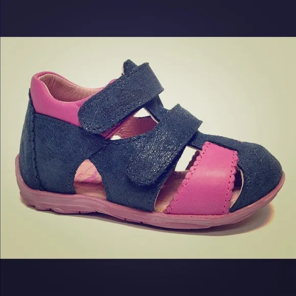 Leather kids sandals with arch support