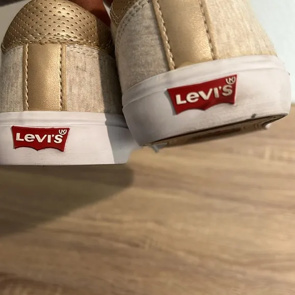 Levi's Women's Beige and white Casual Sneakers