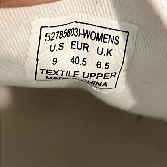 Levi's Women's Beige and white Casual Sneakers