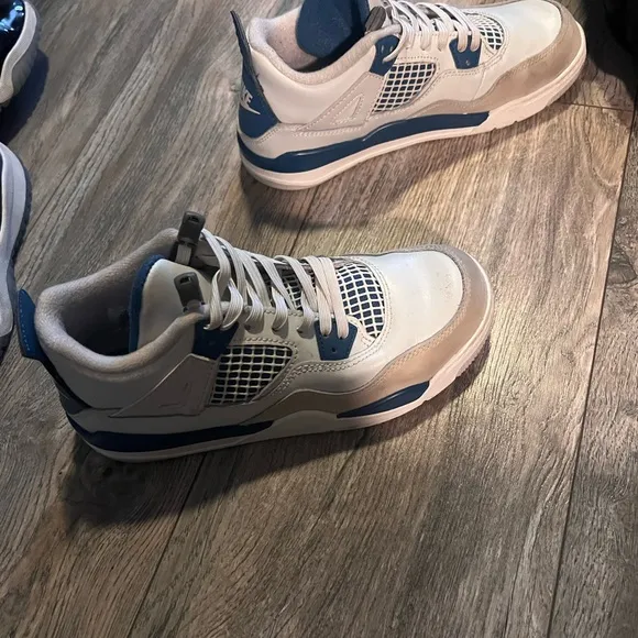 Like new Jordans Military Blue 4s (Retro)