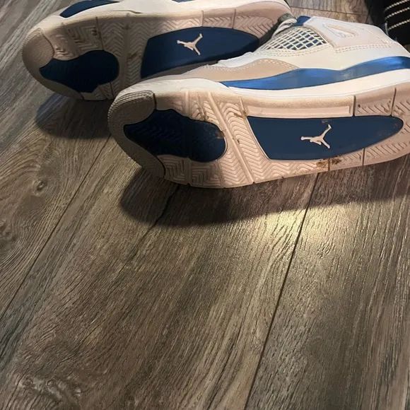 Like new Jordans Military Blue 4s (Retro)
