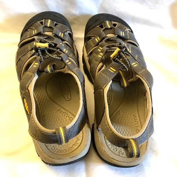 Like New, KEEN, Men's SZ 11.5, Newport Amphibious H2 Sandals in Raven Aluminum