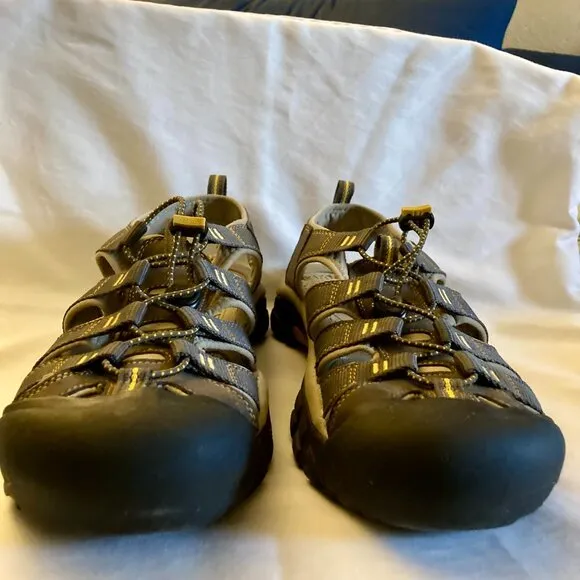 Like New, KEEN, Men's SZ 11.5, Newport Amphibious H2 Sandals in Raven Aluminum