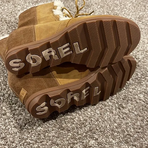 Like new! Sorel Joan of Arctic Wedge Boots.