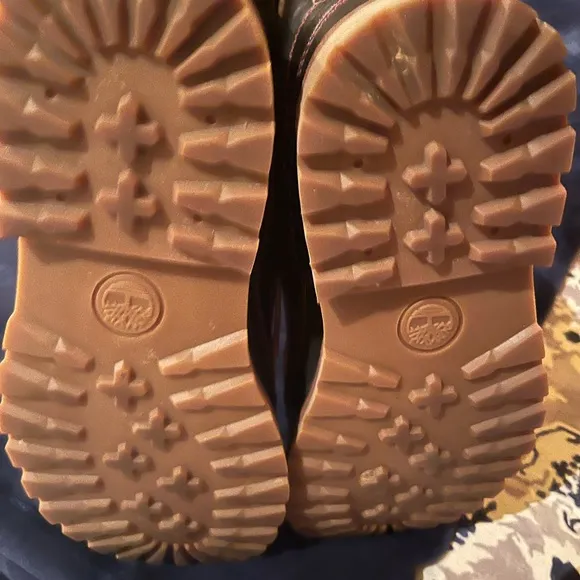 Like New Timberland Hiking Boots made of beautiful fine leather. Size 8.