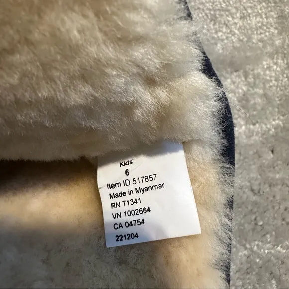 LL Bean Wicked Cozy Big Kids Size 6 Lamb's Wool Classic Navy Boots