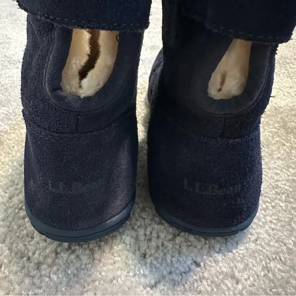 LL Bean Wicked Cozy Big Kids Size 6 Lamb's Wool Classic Navy Boots