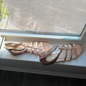 Louise et Cie rose gold sandals