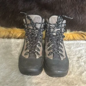 Lowa hiking boots 37.5 (5090)