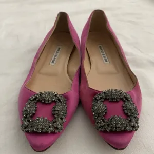 Manolo Blahnik Hangisiflat Crystal-Buckle Satin Point-Toe Flats