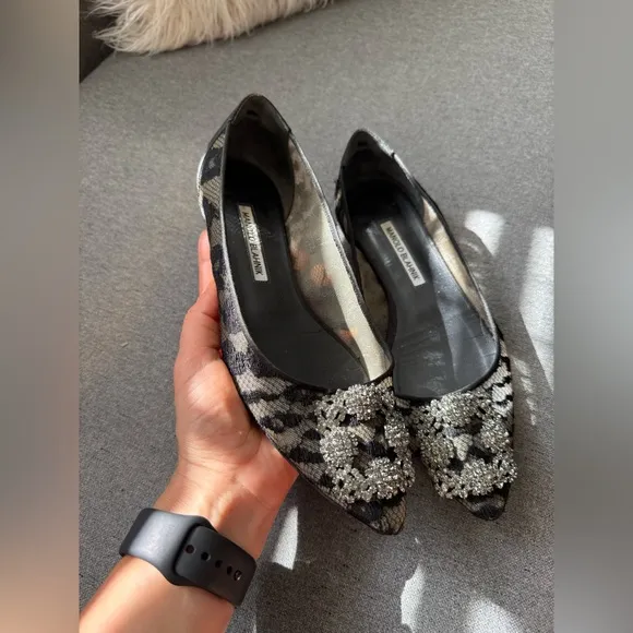 MANOLO BLAHNIK SHEER LACE HANGISI FLATS Size 7.5