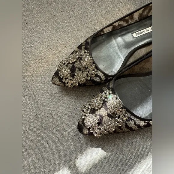 MANOLO BLAHNIK SHEER LACE HANGISI FLATS Size 7.5