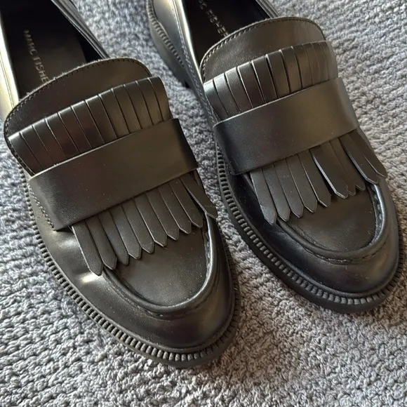 Marc Fisher Black Kiltie Fringe Loafers Size 9M Slip-On Classic Moc Toe Flats