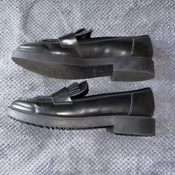 Marc Fisher Black Kiltie Fringe Loafers Size 9M Slip-On Classic Moc Toe Flats