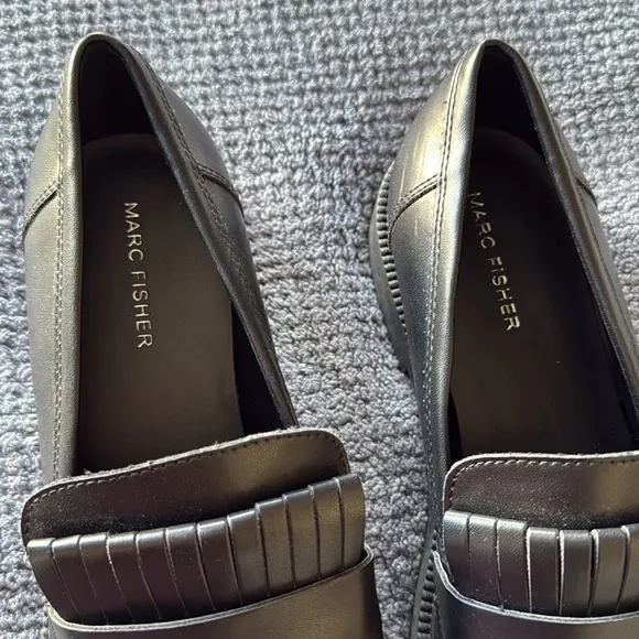 Marc Fisher Black Kiltie Fringe Loafers Size 9M Slip-On Classic Moc Toe Flats