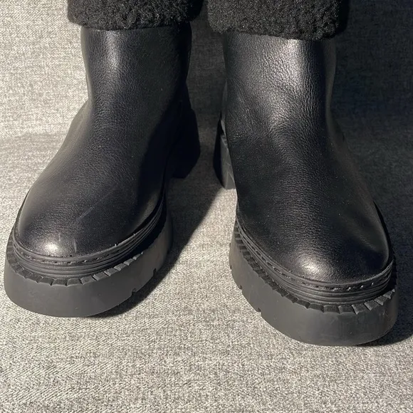 Marc Fisher Vina Leather Boots. NEW