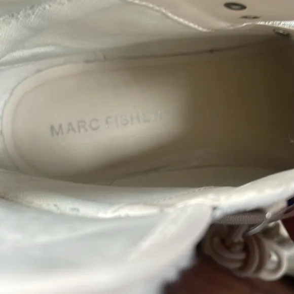 Marc Fisher Women's  Isalia Booties SZ 7.5 Chic White Lace-Up Boots