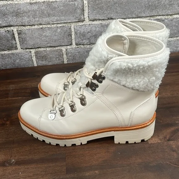 Marc Fisher Women's  Isalia Booties SZ 7.5 Chic White Lace-Up Boots