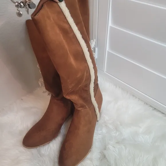 MELROSE AVE VEGAN SUEDE LEATHER IN TAN COLOR WITH SHEARLING WOMEN'S SIZE 10