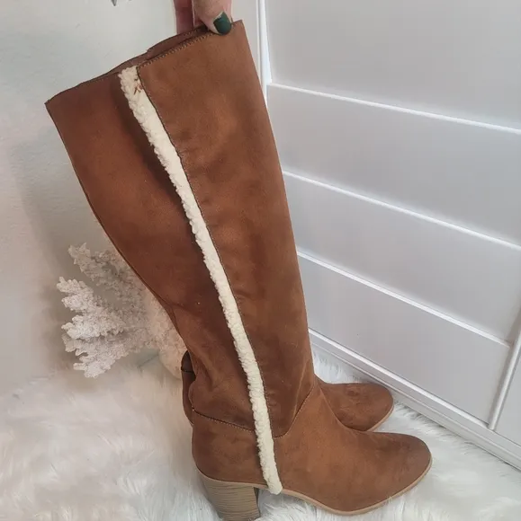 MELROSE AVE VEGAN SUEDE LEATHER IN TAN COLOR WITH SHEARLING WOMEN'S SIZE 10