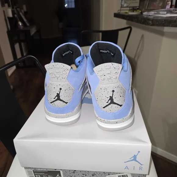 Mens Air Jordan 4 Retro University Blue Sneakers Size 13