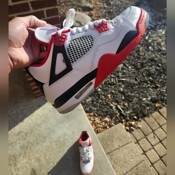 Men's Jordan 4 Retro Fire Red Sneakers
