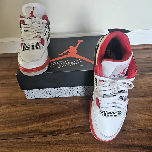 Men's Jordan 4 Retro Fire Red Sneakers