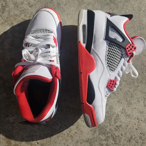 Men's Jordan 4 Retro Fire Red Sneakers