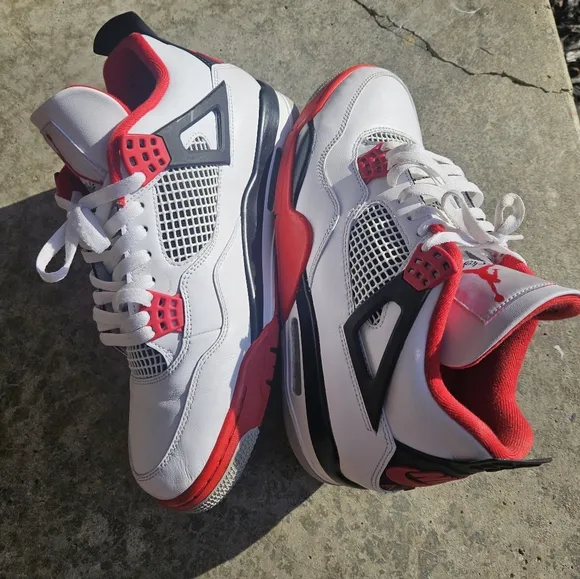 Men's Jordan 4 Retro Fire Red Sneakers