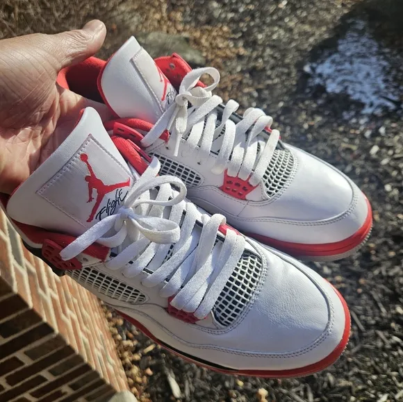 Men's Jordan 4 Retro Fire Red Sneakers