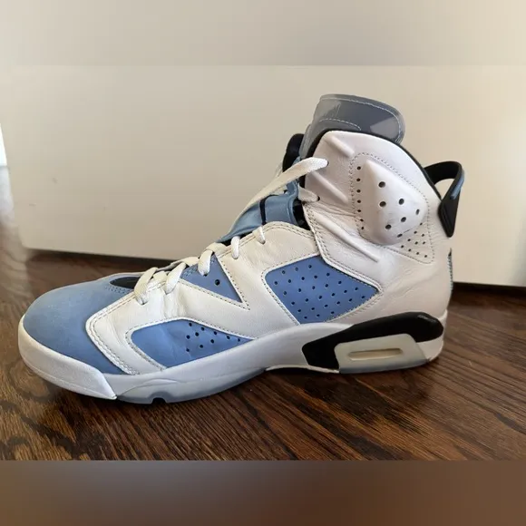 Men’s Jordan 6 Retro sneakers UNC white size 12