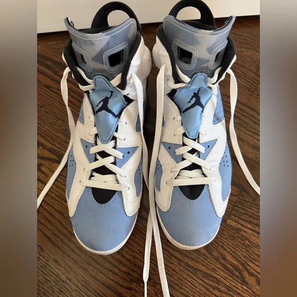 Men’s Jordan 6 Retro sneakers UNC white size 12