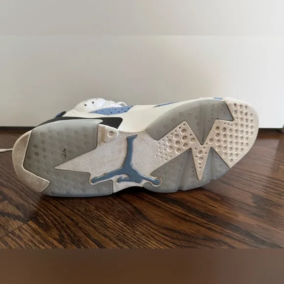 Men’s Jordan 6 Retro sneakers UNC white size 12