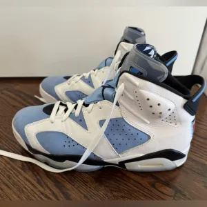Men’s Jordan 6 Retro sneakers UNC white size 12