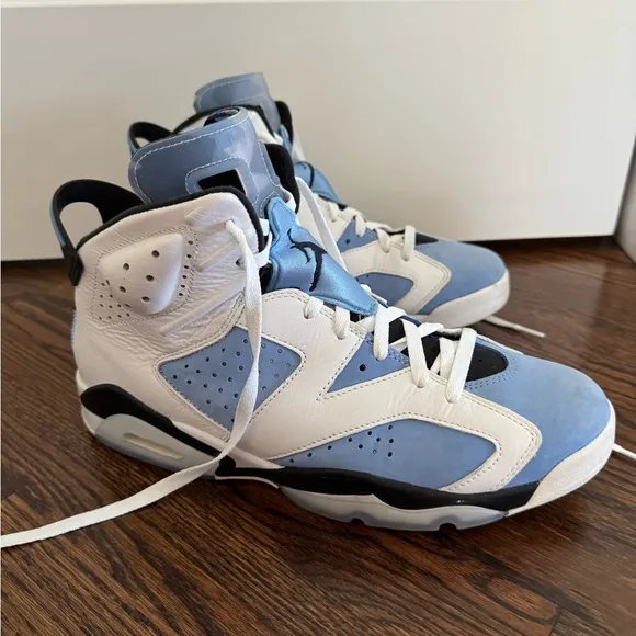 Men’s Jordan 6 Retro sneakers UNC white size 12
