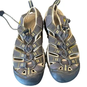 Men's Keen Newport H2 Gray Bump Toe Water/Hiking Sandals. Size 8.5