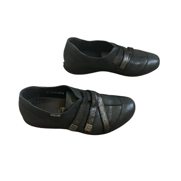 Mephisto Black Leather Loafers with Strappy Design Sz 9.5 in Very Good Condition
