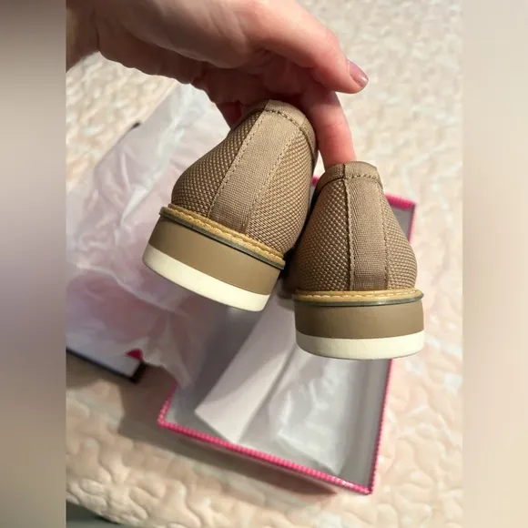MeToo NWT Size 8 Tan Loafer Slip On Wedge