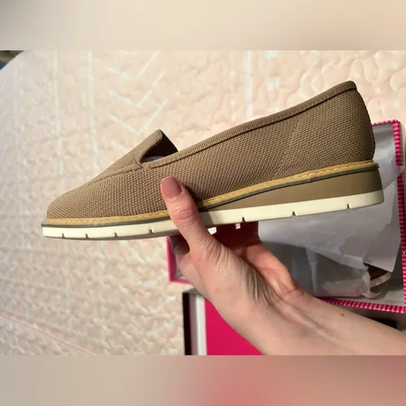 MeToo NWT Size 8 Tan Loafer Slip On Wedge