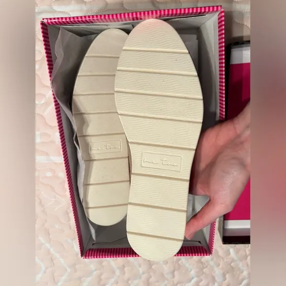 MeToo NWT Size 8 Tan Loafer Slip On Wedge