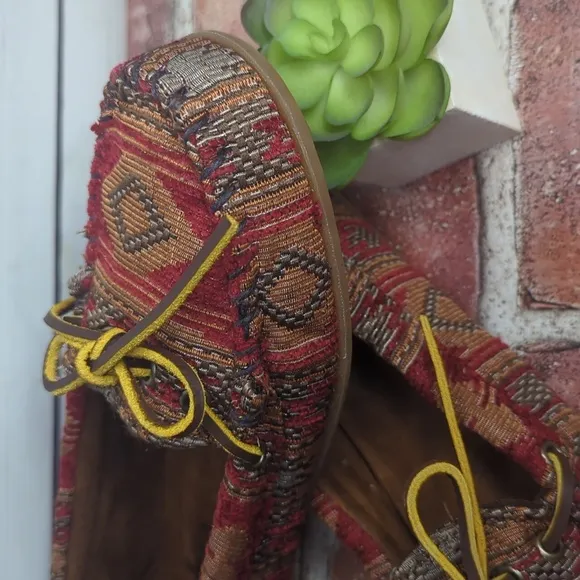 Minnetonka Baja Tapestry Southwestern Boho Slip On Loafer Moccasin Women's 6.5