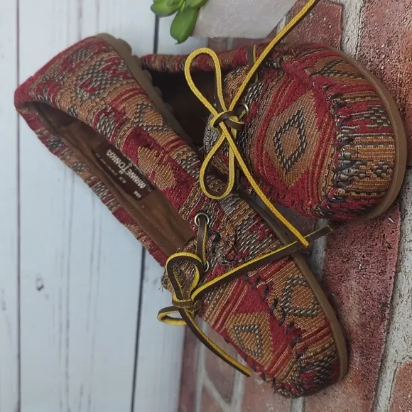 Minnetonka Baja Tapestry Southwestern Boho Slip On Loafer Moccasin Women's 6.5