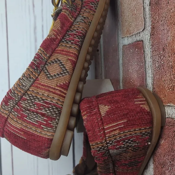 Minnetonka Baja Tapestry Southwestern Boho Slip On Loafer Moccasin Women's 6.5