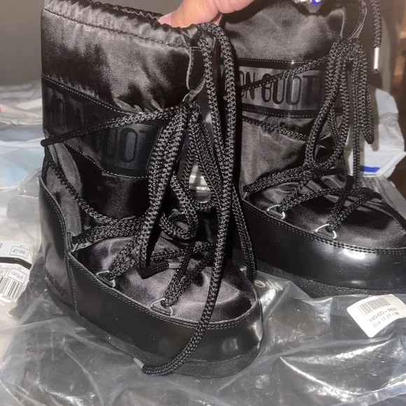 Moon boot Black Quilted Snow Boots girls size US 10